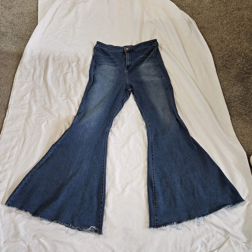 Chelsea & Violet Extreme Flare Bell Bottom Jeans Size 31 Raw Hem Stretch Blue